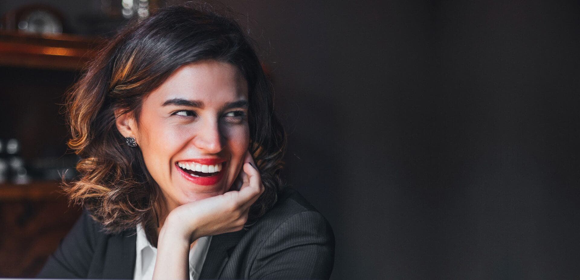 The Female CEO Reputation Premium? Differences and Similarities